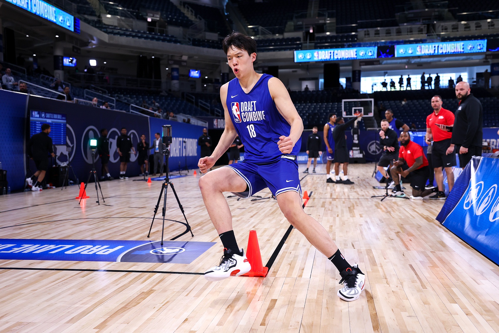 NBA选秀新动态 中国新星杨瀚森跃升黄蜂队34顺位热门