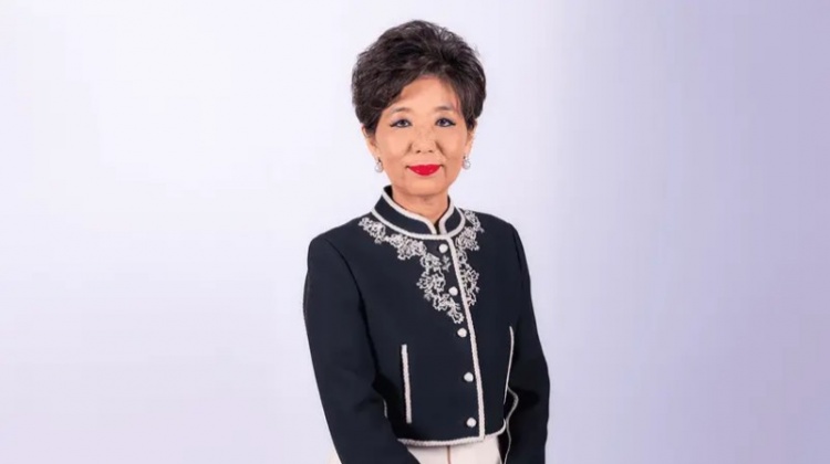 韩裔商业女杰执掌里昂 亿万富豪米歇尔康的足球传奇